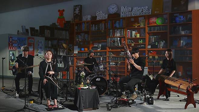 2021년 영국 공영 라디오 방송 NPR 타이니 데스크에 출연한 밴드 잠비나이. /타이니데스크