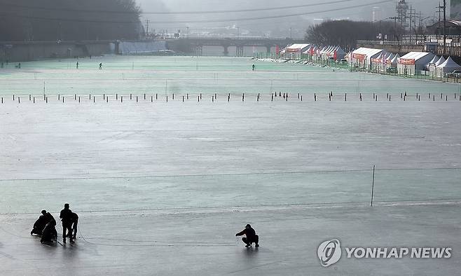 화천산천어축제 개막 준비 마무리 [촬영 이상학]