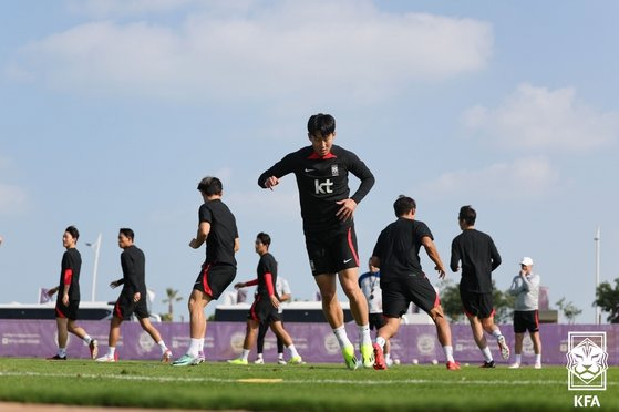 축구대표팀은 아랍에미리트 아부다비에서 오는 10일까지 머물며 중동 현지 기후와 시차에 대한 적응을 마무리 할 예정이다. 사진 대한축구협회