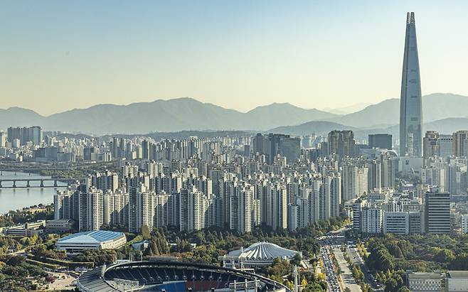 서울 송파구 잠실 일대 아파트 매매가가 하락하면서 배경에 관심이 쏠린다. (매경DB)