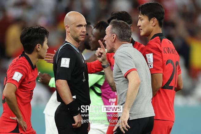 ▲ 가나전 당시 테일러에게 항의하는 벤투 감독