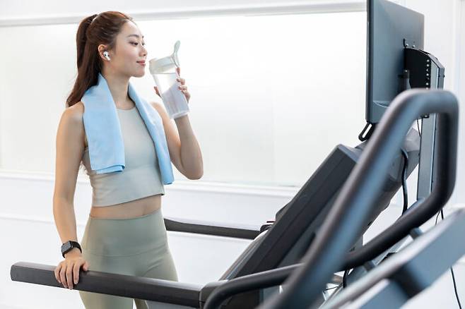 꾸준한 운동과 물 잘 마시기 등은 콩팥 건강을 유지하는 데 도움이 되는 방법이다. [사진=클립아트코리아]