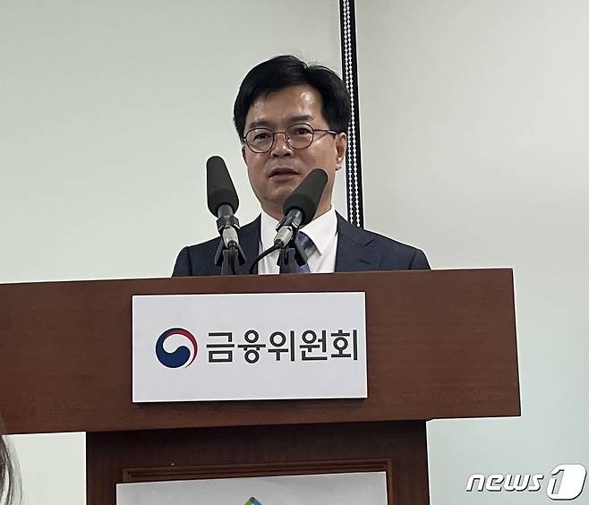 신진창 금융위원회 금융산업국장이 '온라인·원스톱 대환대출 인프라'에 대해 설명하고 있다. / 뉴스1 ⓒ News1 신민경 기자