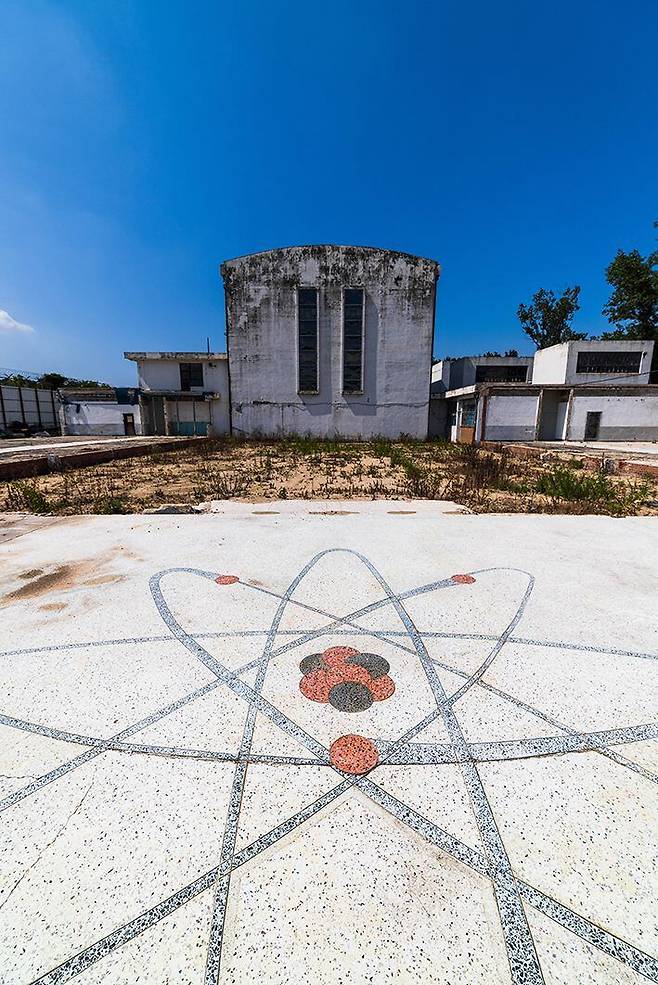 서울 공릉동 옛 원자력연구원이자 현 한전인재개발원에 남아 있는 트리가마크2 건물./박종인 기자
