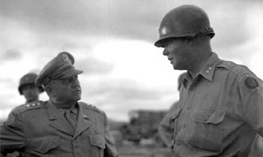 천안-전의-금강-대전에서 북한군을 맞아 지연전을 전개한 24사단장 윌리엄 F. 딘 소장(오른쪽), 왼쪽은 미 8군사령관 워커 중장.