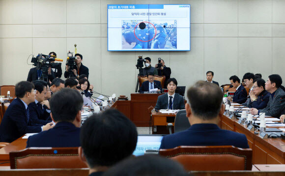 8일 오전 국회에서 열린 행정안전위원회 전체회의. 연합뉴스