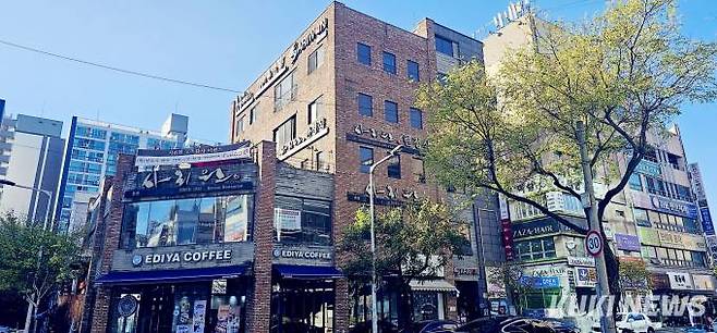 대전 서구 둔산동에 위치한 사리원 본점전경.