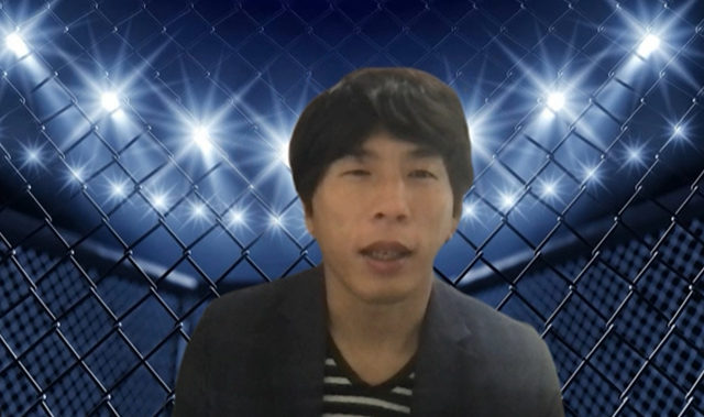 미즈가키 다케야 종합격투기 해설위원이 UFC 경기장 ‘옥타곤’을 배경으로 MK스포츠와 화상 인터뷰 질문에 답변하고 있다.
