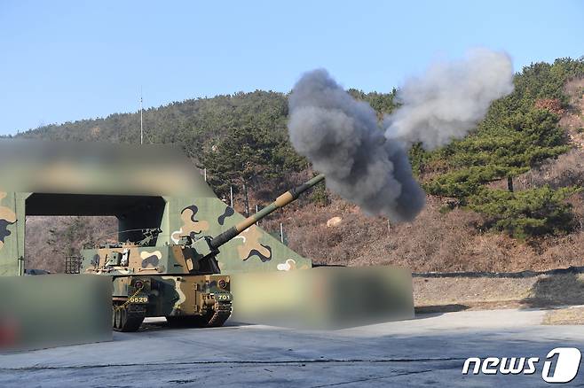 북한군이 서북도서 지역에서 해안포 도발을 감행한 5일 오후 인천 옹진군 연평도에서 국군 K-9 자주포가 해상사격훈련을 하고 있다. (국방부 제공) 2024.1.5/뉴스1 ⓒ News1 장수영 기자