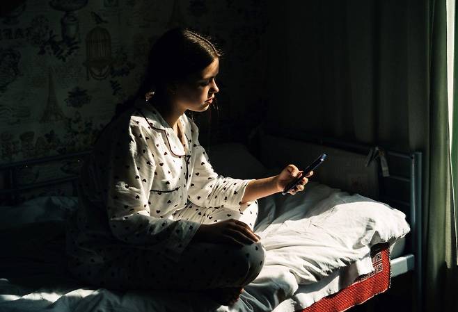 이 곳에서는 누구나 소설이나 실제 인물을 기반으로 챗봇을 만들 수 있다.