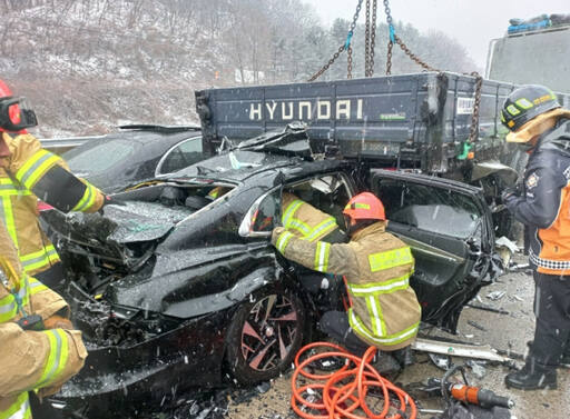 9일 오후 1시51분께 이천시 신둔면 용면리의 제2중부고속도로에서 차량 다중 추돌사고가 발생했다. 경기도소방재난본부 제공