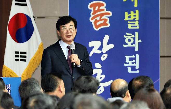 김성 장흥군수. 장흥군 제공