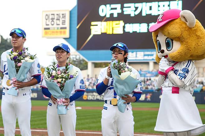▲김성윤이 아시안게임 금메달을 딴 후 대구 삼성 라이온즈파크에서 소감을 전하고 있다. ⓒ삼성 라이온즈