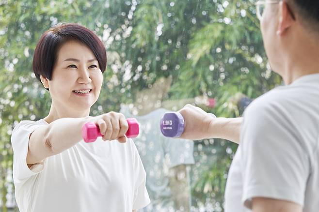 나이 들어서 운동을 시작할 때는 쉽고 가벼운 운동부터 하는 게 좋다. [사진=게티이미지뱅크]