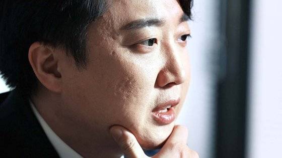 이준석 개혁신당 정강정책위원장이 국민의힘 탈당 직전인 지난해 12월 1일와 26일 박성민 정치 컨설턴트와 6시간 동안 만났다. 김종호 기자