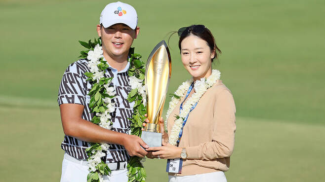 작년 소니오픈 우승 당시 김시우와 아내 오지현
