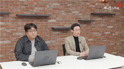 라이브 방송 하는 넥슨 '메이플스토리' 운영진 왼쪽부터 강원기 총괄 디렉터, 김창섭 디렉터 [유튜브 캡처]