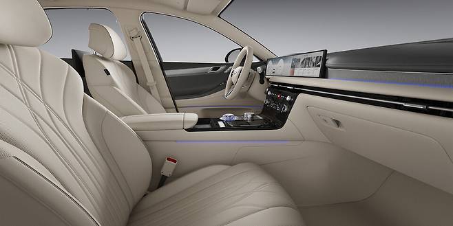 사진 : 제네시스 신형 G80 실내 (시그니쳐 디자인 셀렉션 I, 애쉬 그레이/바닐라 베이지 투톤)