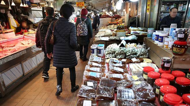 다시 활기를 찾기 시작한 경동시장. 박미향 기자