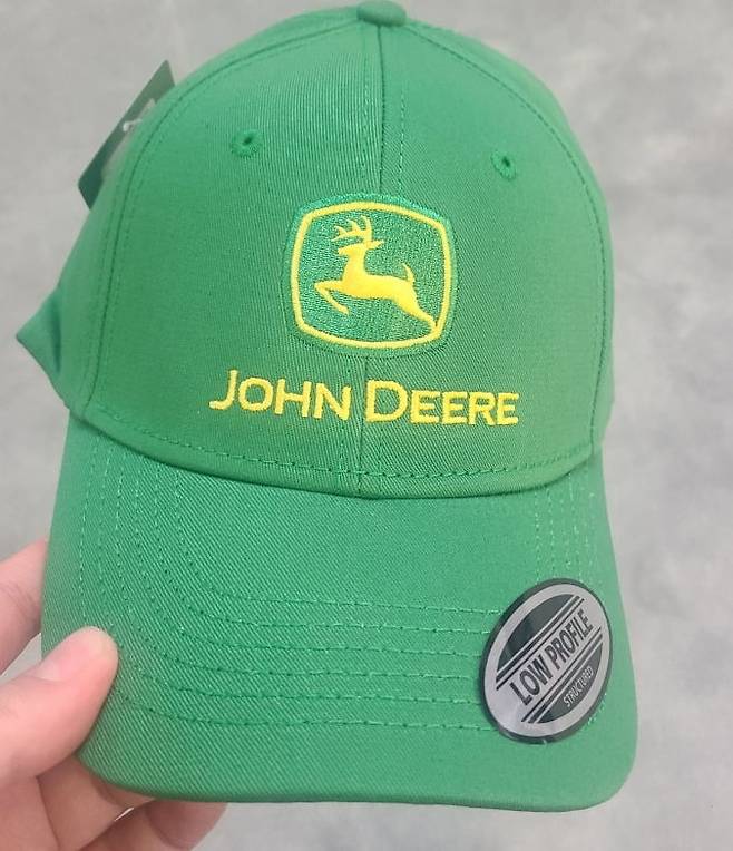 CES 2024에서 인기를 끌고 있는 존 디어 모자