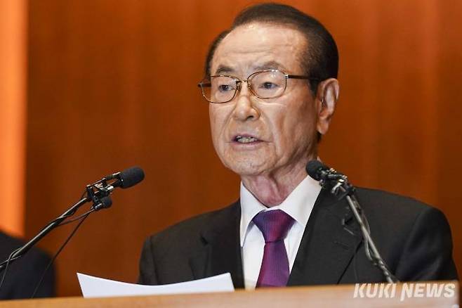 윤세영 태영그룹 창업회장이 9일 오전 서울 영등포구 태영건설 여의도 사옥에서 입장문을 발표하고 있다. 사진=임형택 기자&nbsp;