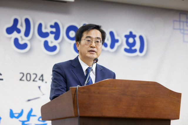 김동연 경기지사가 경기북부상공회의소 신년인사회에서 인사말을 하며 경기북부특별자치도 설치에 대한 협력을 요청하고 있다./사진제공=경기도