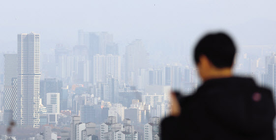 서울 남산에서 바라본 시내 아파트 모습 [연합]