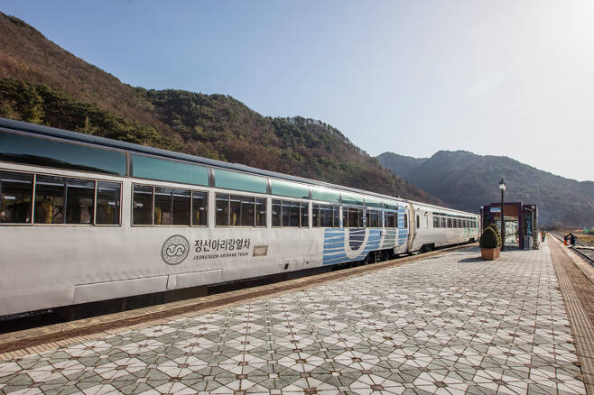 서울 출발을 기준으로 청량리역에서 정선아리랑열차를 타고 정선역까지 3시간 30분 정도 걸린다. ⓒKTX매거진 신규철