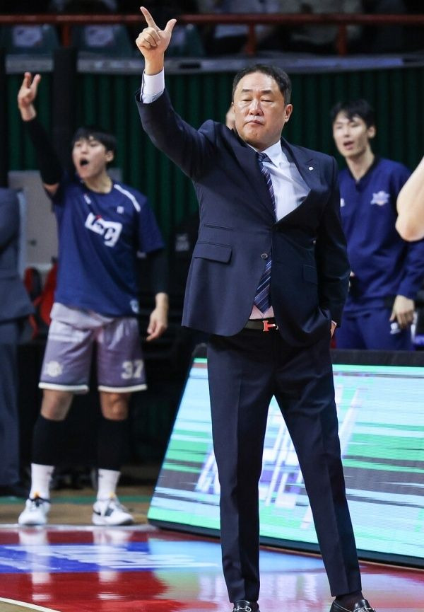 부산 KCC 전창진 감독. ⓒ KBL