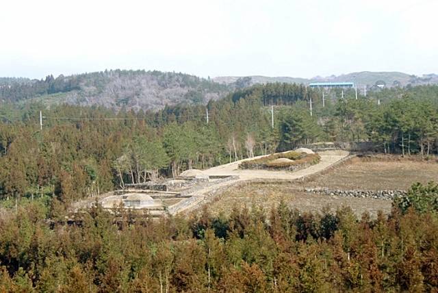 서귀포시 하원동 21번지에 위치한 '탐라왕자묘' 전경. 총 3기의 무덤이 있다. 문화재청 제공