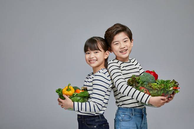 어릴 때 칼로리가 높고 지방과 설탕이 많이 들어있는 음식 위주의 식사를 하면 청소년기에 이미 혈관 건강이 나빠질 수 있다는 연구 결과가 나왔다. [사진=게티이미지뱅크]