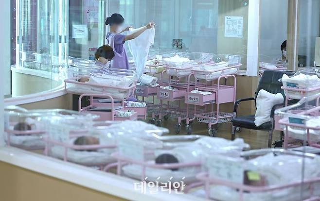 서울의 한 공공산후조리원신생아실의 모습. ⓒ연합뉴스