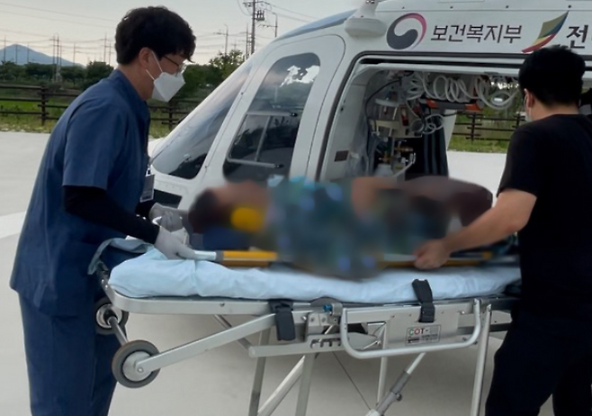 전북지방에서 심혈관 응급환자가 닥터헬기로 부천세종병원으로 신속하게 이송되고 있다.