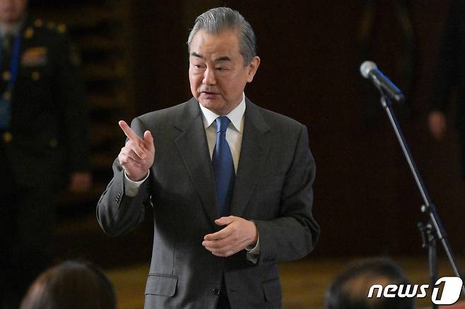 왕이 중국 외교부장이 9일 (현지시간) 베이징 댜오위타이 영빈관에서 열린 ‘국제 정세와 중국 외교’ 세미나에 참석을 하고 있다. 2024.1.9 ⓒ AFP=뉴스1 ⓒ News1 우동명 기자