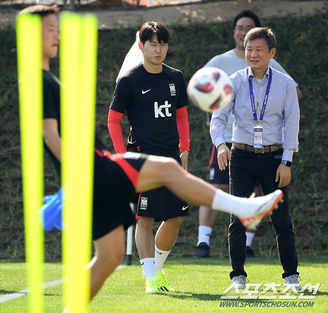 카타르 도하를 찾은 정몽규 회장도 흐뭇한 표정으로 이강인을 바라봤다.