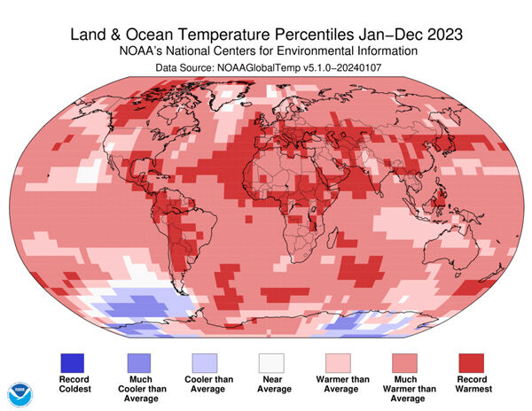 미국 국립해양대기청(NOAA) 산하 국립 환경정보센터가 지난해 육지와 해양 평균 온도를 색으로 구분해 표시해 발표했다. 짙은 파란색은 기록적으로 가장 추운 지역을, 짙은 빨간색은 가장 따뜻한 지역을 의미한다. NOAA 제공