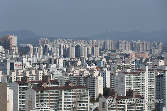 1기 신도시 재정비 선도지구 2024년까지 지정 (고양=연합뉴스) 임병식 기자 = 사진은 이날 경기도 고양시 일산 신도시 일대의 모습. 2022.10.11 andphotodo@yna.co.kr