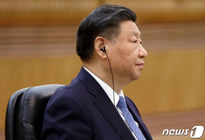 시진핑 중국 국가주석이 20일(현지시간) 베이징 인민대회당에서 미하일 미슈스틴 러시아 총리와 회담을 갖고 "중국 경제는 근성이 강하고 잠재력이 충분해 장기적 호전이라는 펀더멘탈에 변화가 없다＂고 밝히고 있다. 2023.12.21 ⓒ AFP=뉴스1 ⓒ News1 우동명 기자