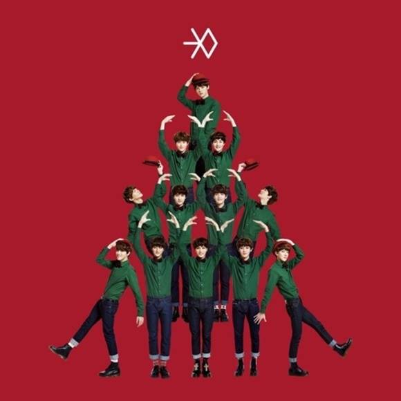 엑소가 2013년 발표한 '첫눈'은 최근 댄서 황세훈이 창작 안무로 댄스 챌린지를 시작한 뒤 여러 챌린지가 쏟아지면서 '역주행'에 성공했고 음원차트 1위까지 거머쥐었다. /SM엔터