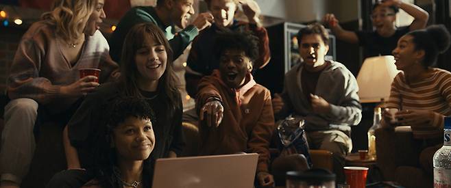 게임스톱 주식을 산 ‘개미’들은 ‘포효하는냥’을 믿고 주식을 팔지 않는다. 그린나래미디어 제공