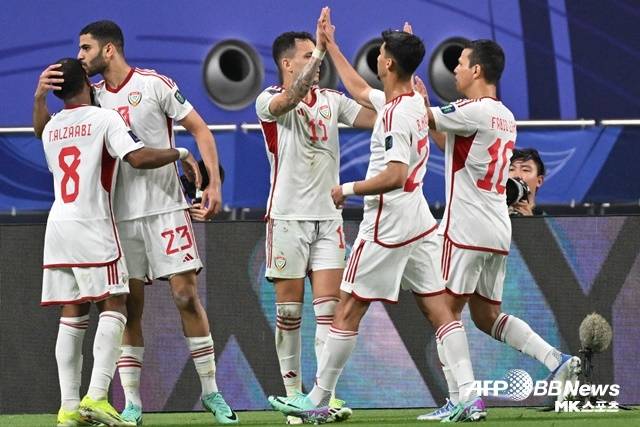 선제골이 나온 뒤 기뻐하고 있는 UAE 선수단. 사진(도하 카타르)=AFPBBNews = News1