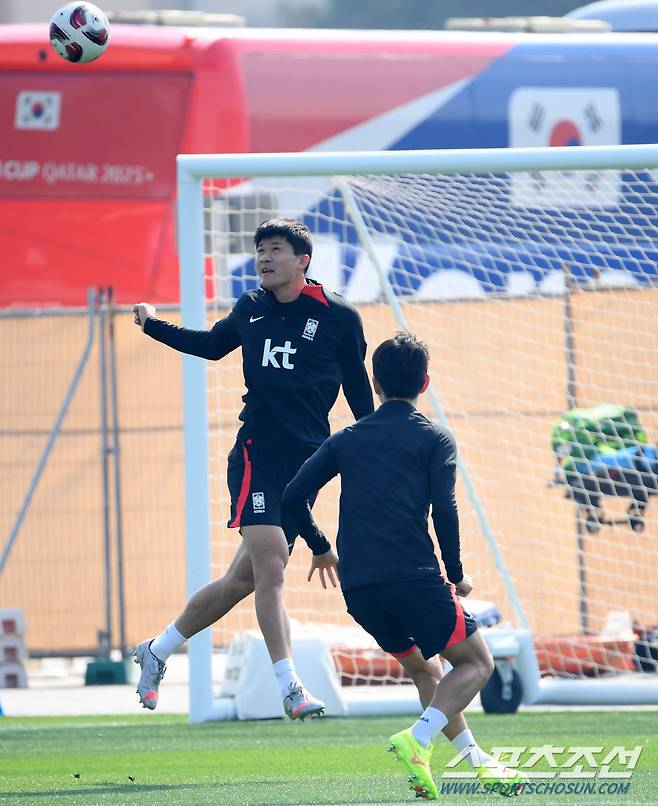 클린스만 감독이 이끄는 대한민국 축구대표팀이 11일(현지시간) 오전 카타르 도하 알에글라 훈련장에서 회복 훈련을 진행했다. 김민재가 훈련을 소화하고 있다. 도하(카타르)=박재만 기자 pjm@sportschosun.com/2023.01.11/