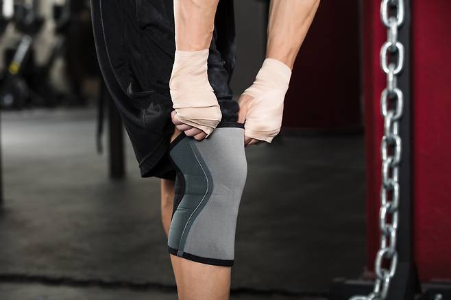 스쿼트 등 하체를 단련시키는 운동은 남성호르몬인 테스토스테론의 분비를 활성화시켜 발기부전 예방에 도움이 된다./사진=클립아트코리아