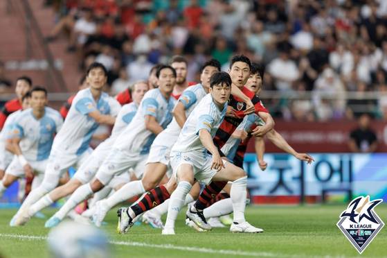 The Pohang Steelers and Ulsan Hyundai, now called Ulsan HD, players in action during a K League match held at Pohang Steelyard in Pohang, North Gyeongsang on July 8, 2023. [YONHAP]