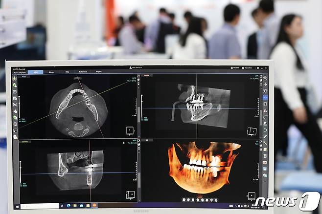 치과 관련 전시회에 진열된 다양한 종류의 치과용 의료기기. (사진은 기사 내용과 관련이 없습니다.)/뉴스1 ⓒ News1 민경석 기자