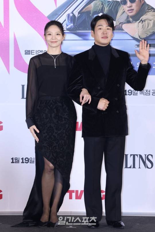 배우 이솜, 안재홍이 17일 오후 서울 용산구 CGV용산아이파크몰에서 열린 티빙 오리지널 'LTNS' 제작발표회에 참석해 포즈를 취하고 있다.사진=서병수 기자 qudtn@edaily.co.kr