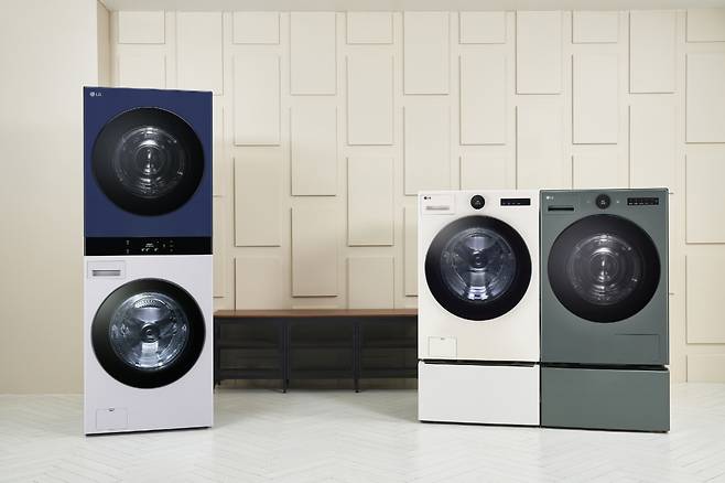 LG전자가 많은 양의 빨래와 이불을 한 번에 건조하는 국내 최대 22kg 용량 건조기를 탑재한 ‘트롬 워시타워’를 23일 출시한다. 사진=LG전자 제공