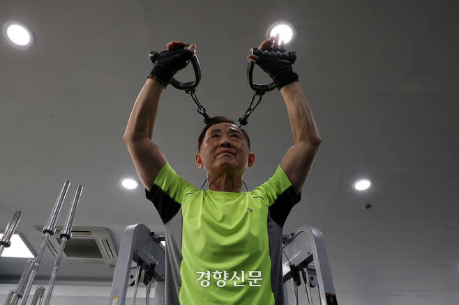 차사룡씨가 지난 8일 서울 종로구 올림픽기념국민생활관에서 운동을 하고 있다. 조태형 기자