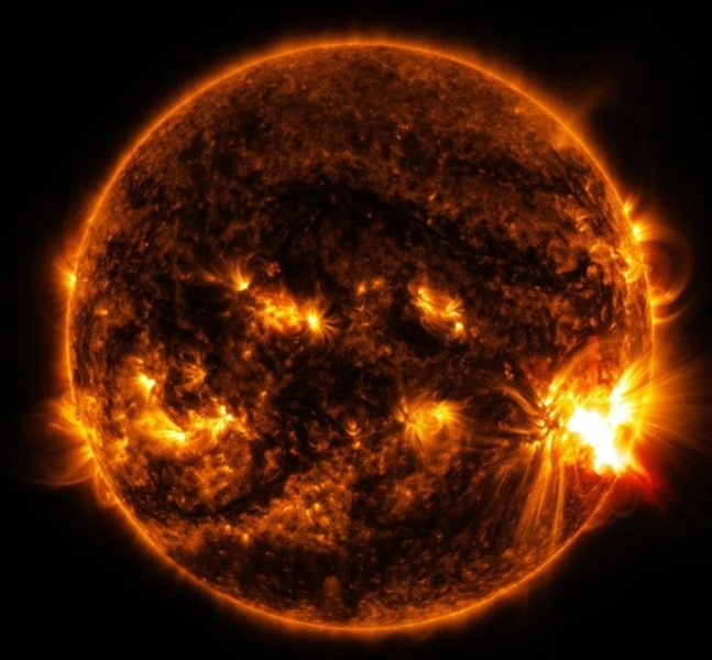 태양 활동 극대기 때 강하게 발생하는 '태양플레어' 현상. 태양 활동이 극대화되면 태양 흑점 등이 폭발한다. 이 경우 방송·통신 장애, 인공위성 오작동, GPS(글로벌 위성항법시스템) 수신 장애 등 우주전파재난 상황이 발생한다.