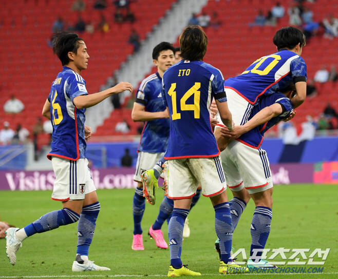 14일(현지시간) 카타르 도하 알투마마 스타디움 열린 2023 아시아축구연맹(AFC) 카타르 아시안컵 일본과 베트남의의 경기. 일본 우에다가 추가골을 넣은 뒤 환호하고 있다. 도하(카타르)=박재만 기자 pjm@sportschosun.com/2023.01.14/